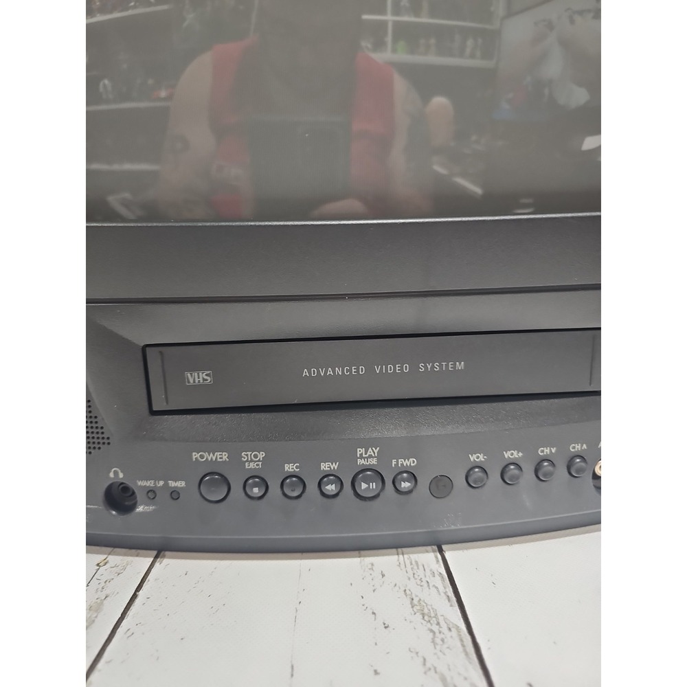 GE Vintage CRT Television with Built-In VCR, Model 13TVR62, Black - Picture 3 of 16